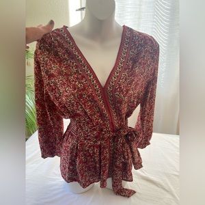 Max Studio floral top women's medium. Excellent condition